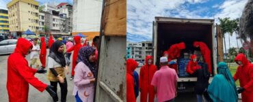 pasukan baju merah misteri